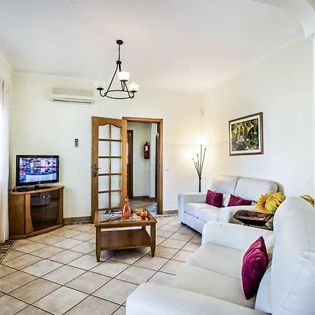 Rebela Villa